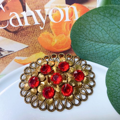 挪亞方舟古董飾品 Vintage Jewelry 【西洋古董飾品】手工金葉脈紅色萊茵花蕊 綻放 雕花胸章 胸針