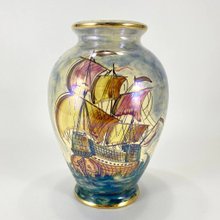 アンティーク エナメル & ガラス ユリの花瓶 20 世紀初頭の