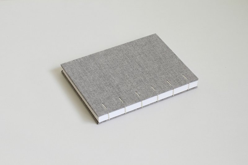 Hardcover Notebook in Gray Cloth- Coptic Bound (the hidden diagonal stitch) - สมุดบันทึก/สมุดปฏิทิน - กระดาษ สีเทา