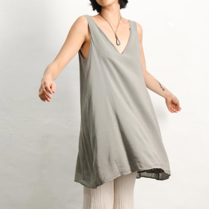 Front and rear V double layer long vest/Leiying gray - Women's Vests - Cotton & Hemp Gray