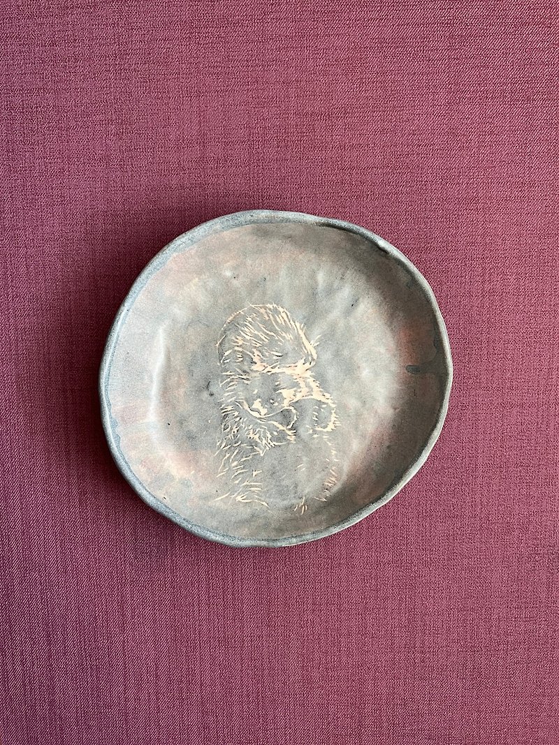 ラッコハグ 手描き陶器 直径16cm - 皿・プレート - 陶器 シルバー
