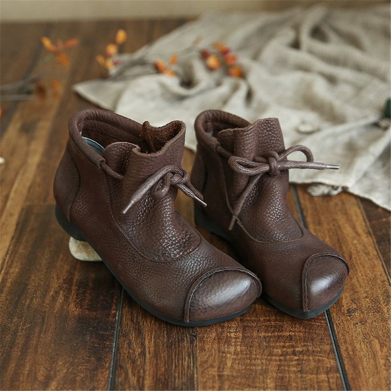 Vintage national style literary leather short boots soft bottom flat handmade women's boots - รองเท้าบูทสั้นผู้หญิง - หนังแท้ สีดำ