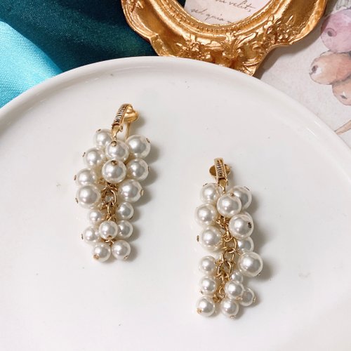 挪亞方舟古董飾品 Vintage Jewelry 【西洋古董飾品】Emmons 優美大小果實珍珠串 晃動不規則 耳環耳