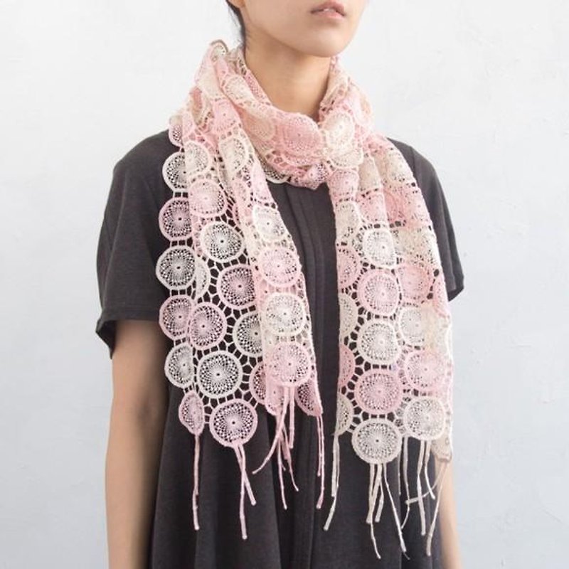 Plant dyeing embroiderium muffler Sakura dyeing - Scarves - Cotton & Hemp Pink