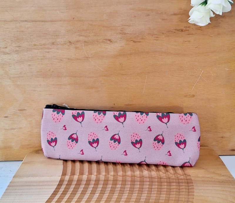 設計師款印花筷筆袋-草莓花 - 鉛筆盒/筆袋 - 聚酯纖維 