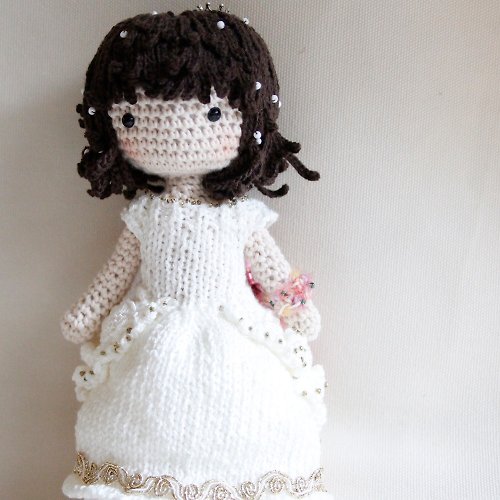布。棉花 手鉤玩偶 小美娃娃 白皇后 愛麗絲夢遊仙境 白色奢華禮服 新娘禮