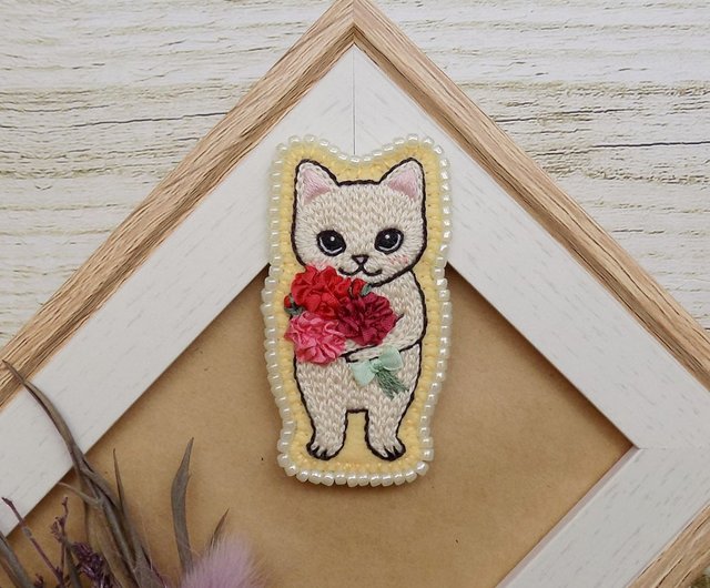 ブローチ　白猫　レジン 白猫レジンミニブローチ