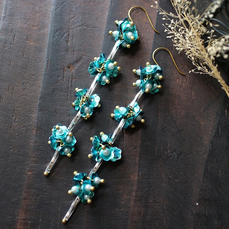 Blue sequined flower glass tube bead long dangling long earrings ear pin Clip-On - Earrings & Clip-ons - Copper & Brass Blue