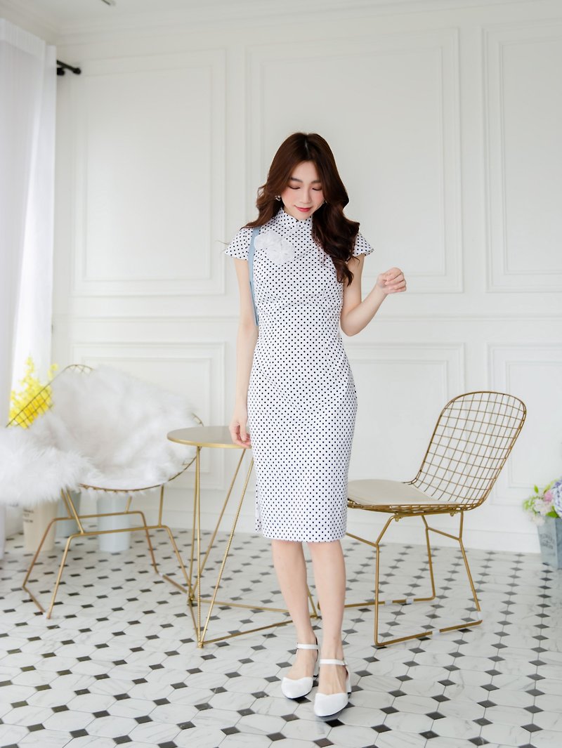 Black and white polka dot half-moon sleeve short cheongsam/product includes lining/does not include petticoat for matching demonstration only - Qipao - Cotton & Hemp White