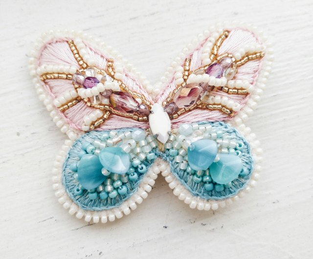 ビーズ刺繍ブローチ 蝶（ブルー・バタフライ） - ショップ