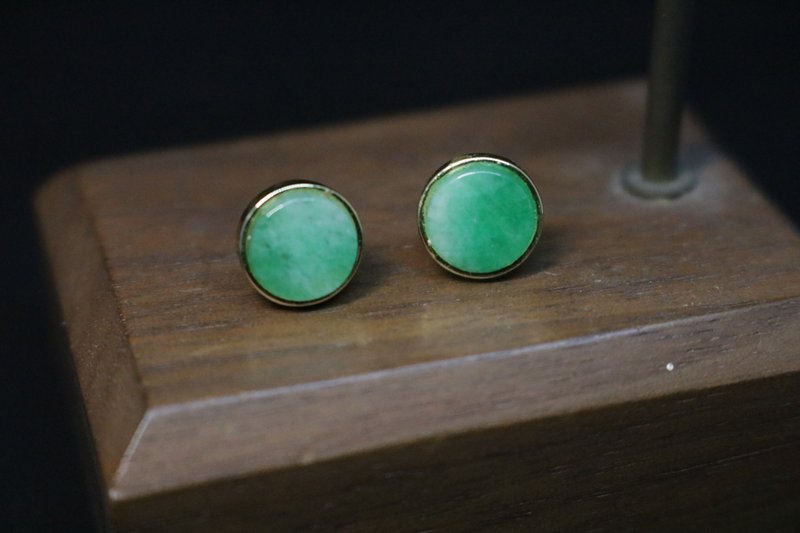 Minimalist jade earrings s925 silver needle anti allergy retro earrings - Earrings & Clip-ons - Silver Green