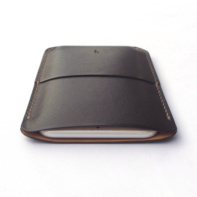 Smartphone Case using Logwood(ログウッド) Dyed Leather【spot / すぽっと】 - เคส/ซองมือถือ - หนังแท้ สีดำ