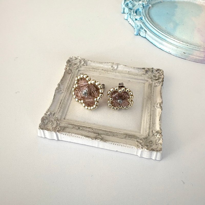 Clover Crystal Stud Earrings Handmade Beaded Jewelry Rhodium Plated Elegance - 耳環/耳夾/耳骨夾 - 玻璃 粉紅色