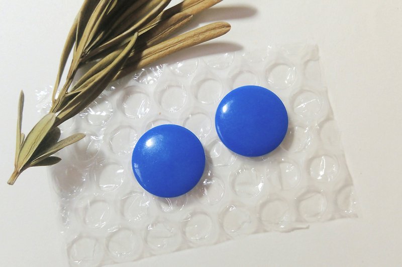 Retro big blue round earrings / clip / pin type - ต่างหู - พลาสติก สีน้ำเงิน