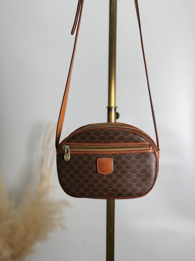 [Direct from Japan, branded used bag] CELINE Macadam shoulder bag, Brown blazon embossed PVC leather, round, vintage yfgk2c - Messenger Bags & Sling Bags - Waterproof Material Brown