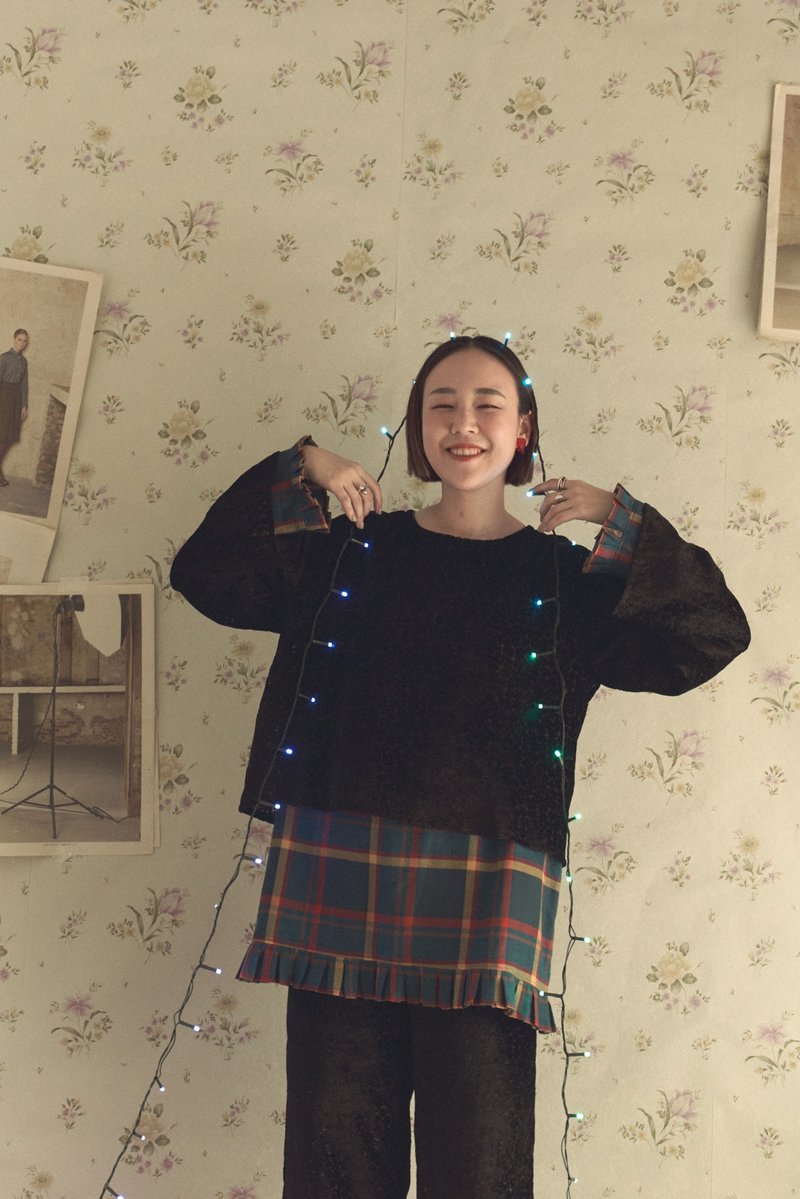 Black Velour See-Through Floral Top - เสื้อผู้หญิง - วัสดุอื่นๆ สีดำ