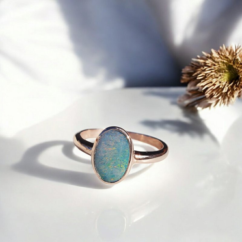 แหวน Australian Opal size 9x6 mm ตัวเรือน silver925 rose gold plated - แหวนทั่วไป - เครื่องเพชรพลอย สีน้ำเงิน