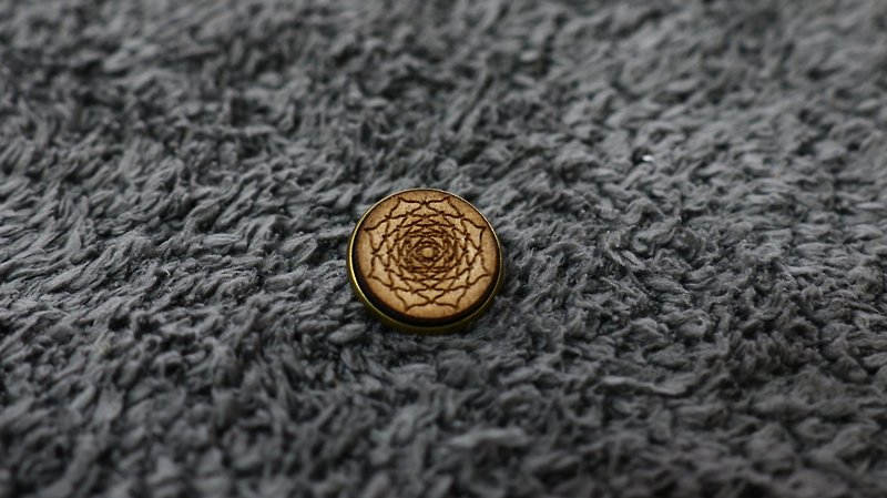 Chakra wood essential oil diffuser pin (top chakra) (you can add essential oil by yourself)