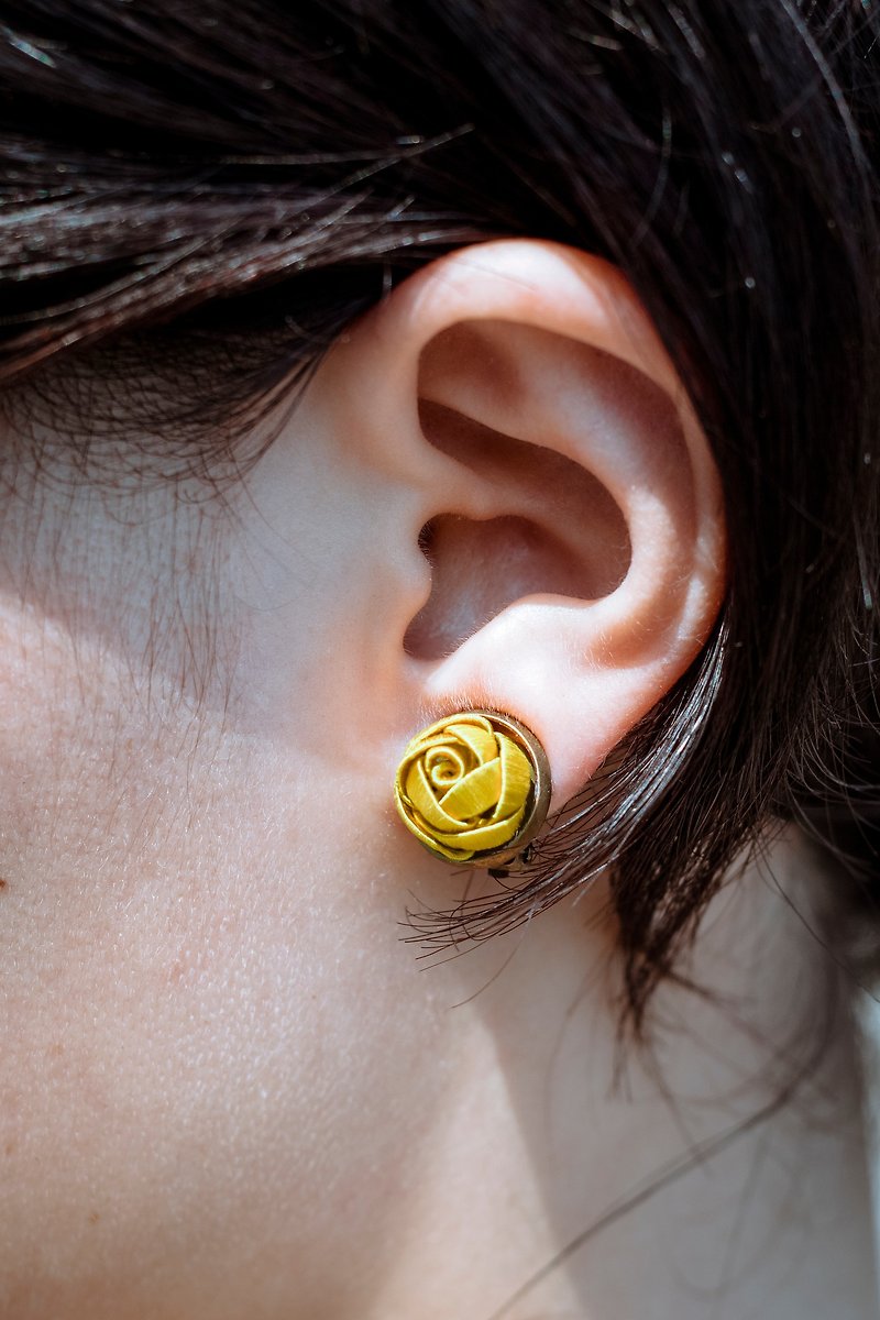 Sixteen sixteen flower earrings jasmine yellow - Earrings & Clip-ons - Thread Yellow