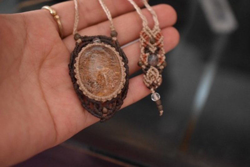 ピンクの花吹雪と溶岩★ガーデンクォーツ マクラメペンダントgarm080 - 項鍊 - 寶石 