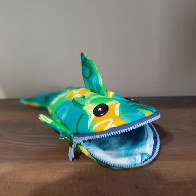 Green color shark bag. Hawaiian style. Full of southern holiday colors. Hurry up and take it on a trip! - Messenger Bags & Sling Bags - Cotton & Hemp Green