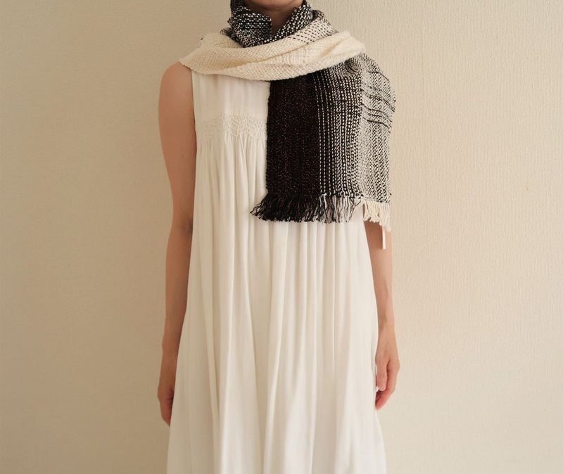 Shawl (S) 　13　black&white - 絲巾 - 棉．麻 黑色
