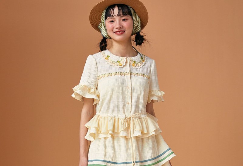 【歐式復古】 菠蘿刺繡荷葉邊/抽繩襯衫 - 女襯衫 - 其他材質 黃色