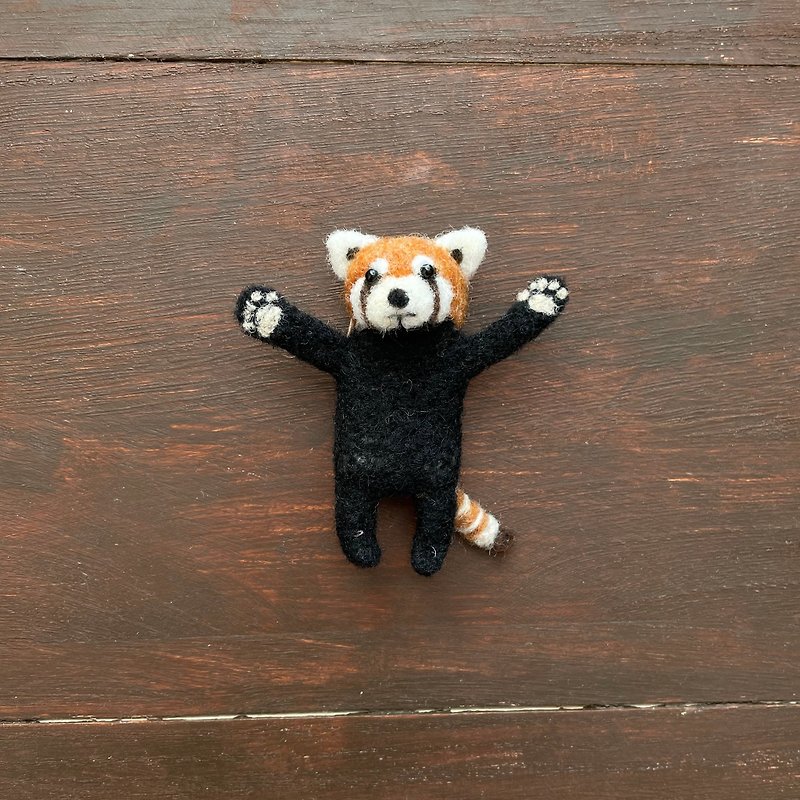 red panda brooch - เข็มกลัด - ขนแกะ สีนำ้ตาล
