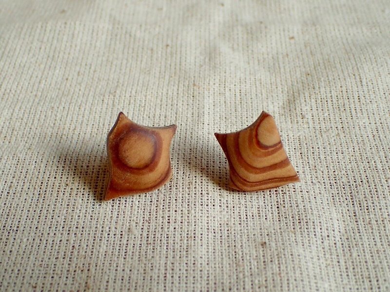 hayate earrings - ต่างหู - ไม้ สีนำ้ตาล