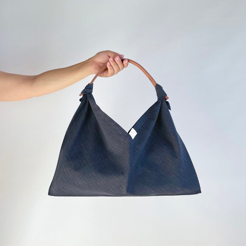 Unique | Single layered AZUMA bag -Wool KIMONO fabric, navy blue - กระเป๋าถือ - ขนแกะ สีน้ำเงิน