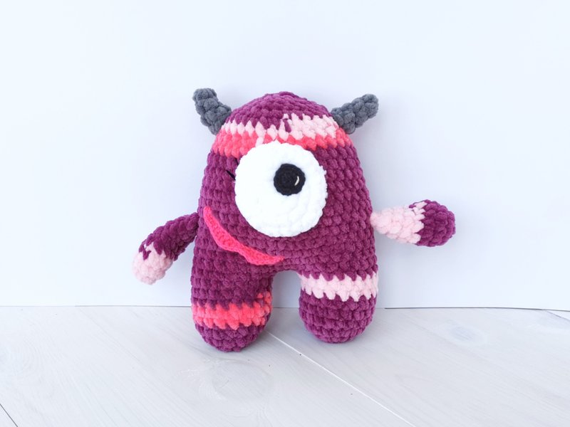 Purple monster plush, stuffed monster, gift for toddler, monster decor, alien - 寶寶/兒童玩具/玩偶 - 其他材質 紫色