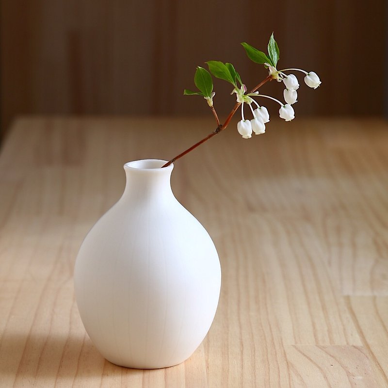 White Porcelain Flower Vase, Ceramic, Pottery - Pottery & Ceramics - Pottery White