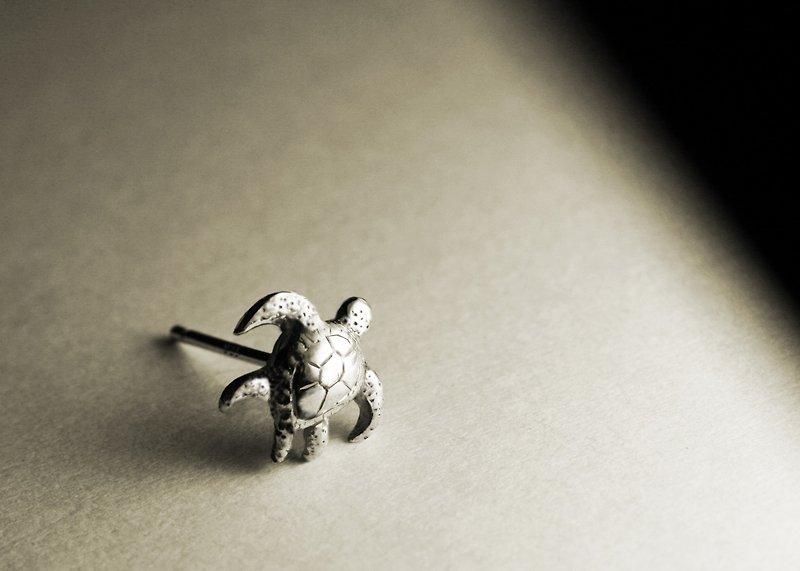 小海龜造型純銀耳環(單支/一對/可改夾式) - 耳環/耳夾 - 其他金屬 銀色