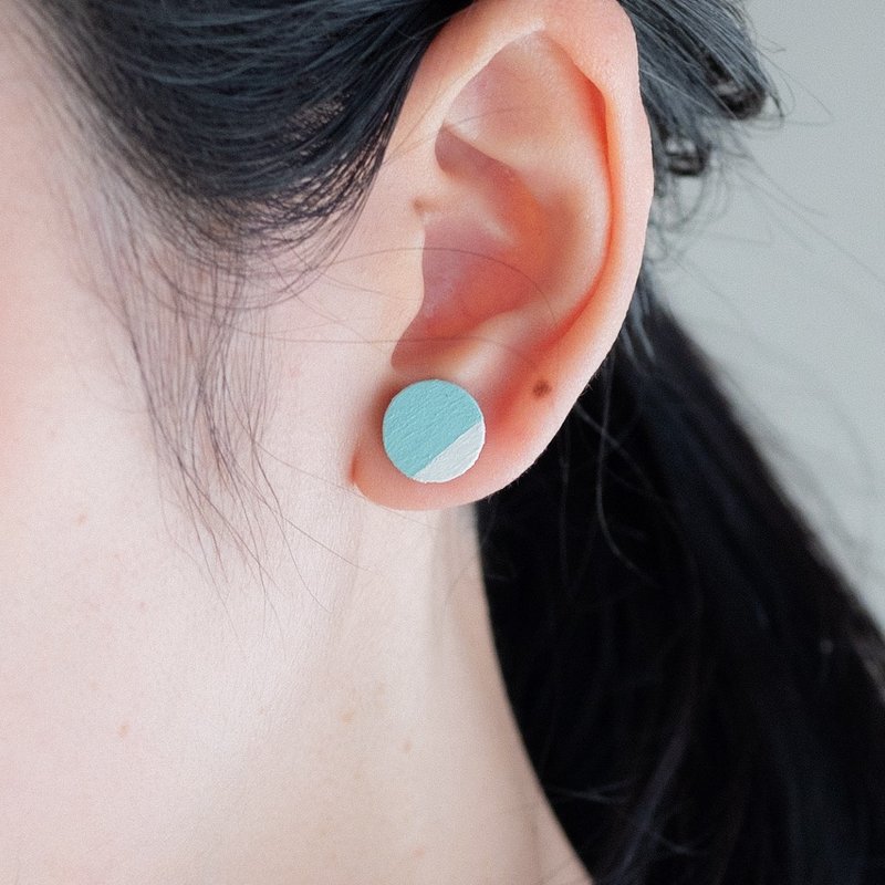 Two-color light blue mini circle wood earrings - ต่างหู - ไม้ สีน้ำเงิน