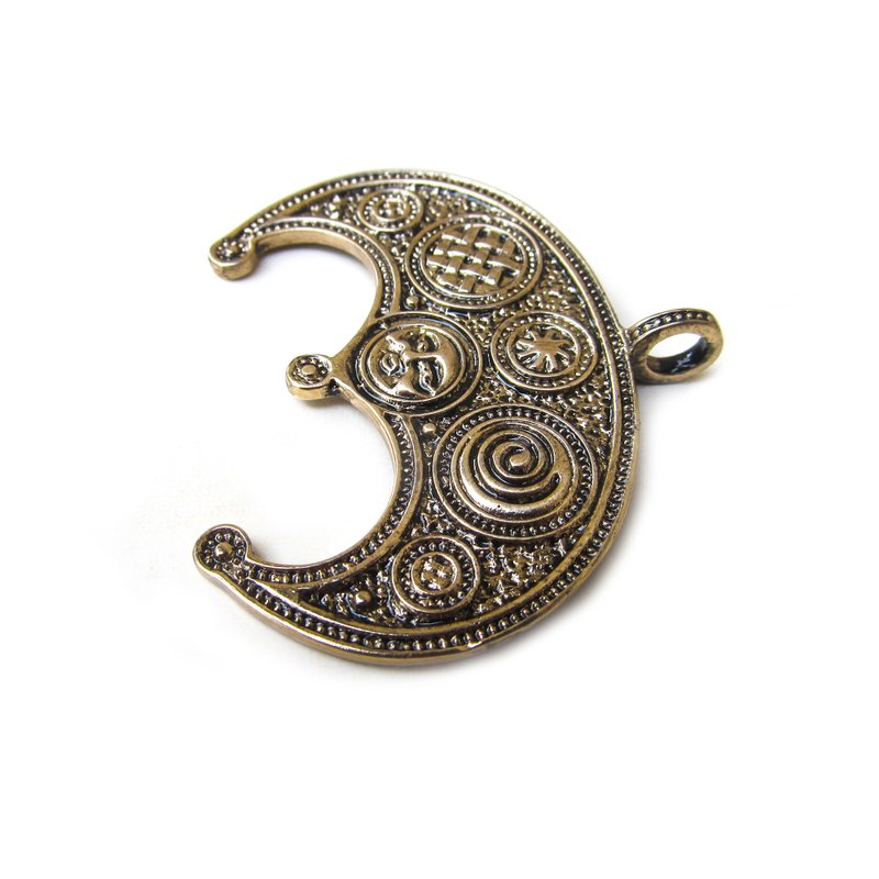 Handmade half moon necklace pendant,crescent moon necklace pendant,crescent moon - 吊飾/掛飾 - 銅/黃銅 金色