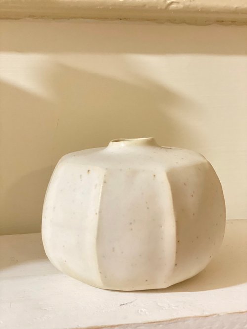 乳白色の陶器の花瓶/花器 - ショップ c-w-cai pottery 花瓶