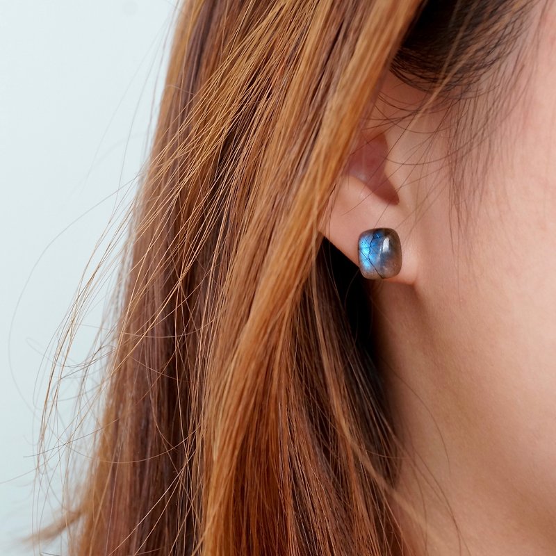 ITS-E002【耳環系列・極簡天然石】極美超閃光拉長石耳環 耳夾 - 耳環/耳夾 - 半寶石 藍色