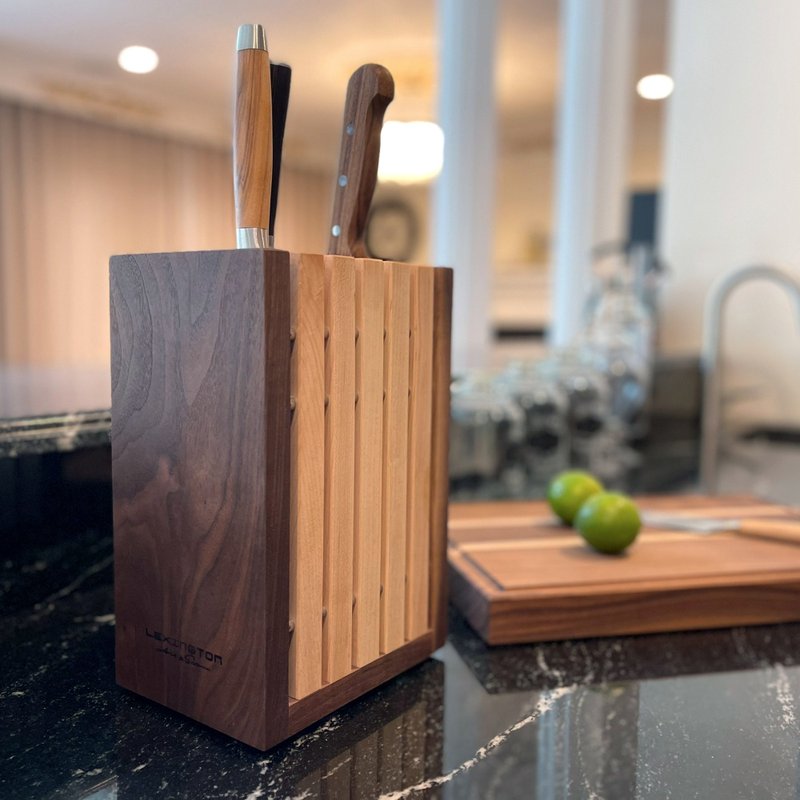 Designed in New York American Hardwood Craftmade Knife Block - มีด - ไม้ สีนำ้ตาล