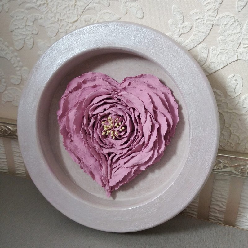 Small round painting of lilac rose in the shape of heart in round  frame Gift - 擺飾/家飾品 - 木頭 灰色