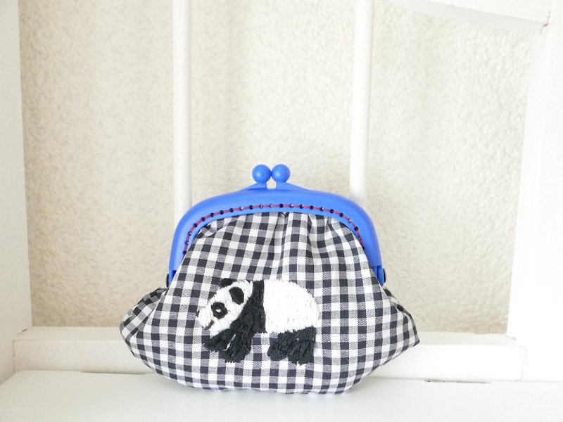 Embroidered embroidery gingham check panda - กระเป๋าเครื่องสำอาง - ผ้าฝ้าย/ผ้าลินิน สีน้ำเงิน