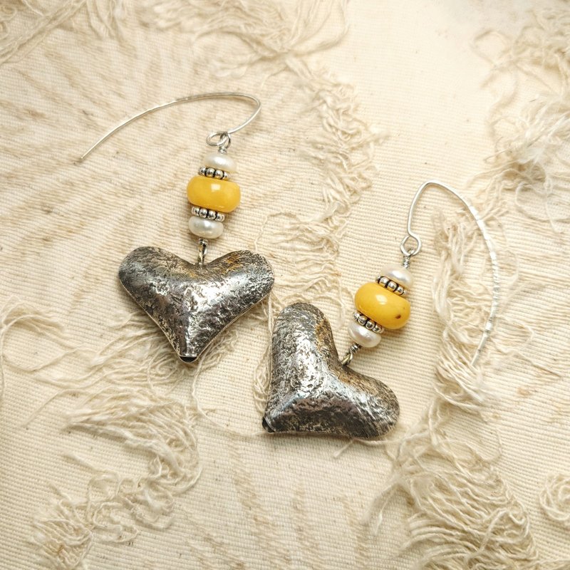 耳環 天然 蜜蠟 珍珠 925銀飾 手工鍛敲 (無耳洞者可留言改耳夾) - 耳環/耳夾/耳骨夾 - 銀 