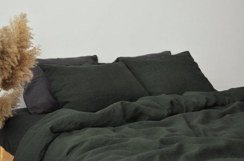 Charcoal green linen pillowcase / Green pillow cover / Euro, American size - 寢具/床包 - 亞麻 綠色
