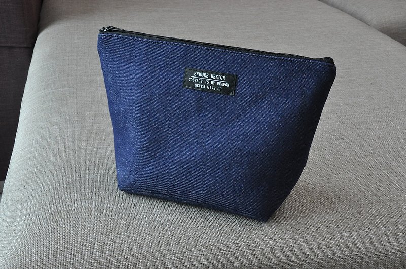 ENDURE/藍色單寧旅行收納包 - กระเป๋าเครื่องสำอาง - ผ้าฝ้าย/ผ้าลินิน สีน้ำเงิน