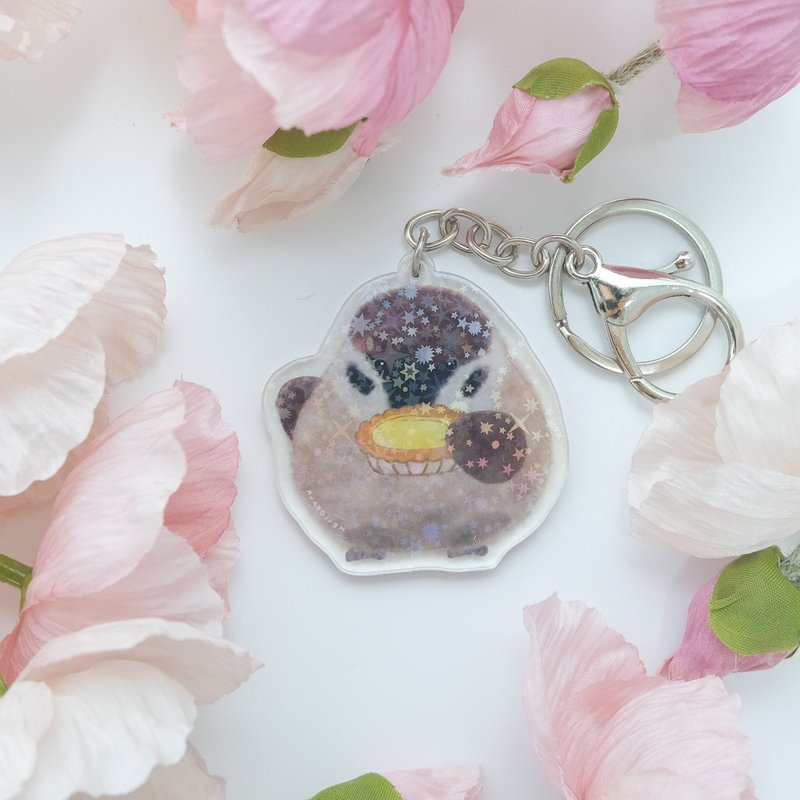 Baby sparrow eating egg tart keychain/keychain - Keychains - Plastic White