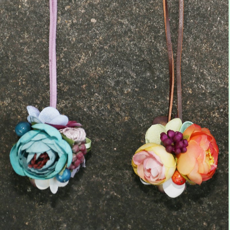 Break and Holiday. Girls forest handmade flowers. necklace. Orange - Necklaces - Other Materials White