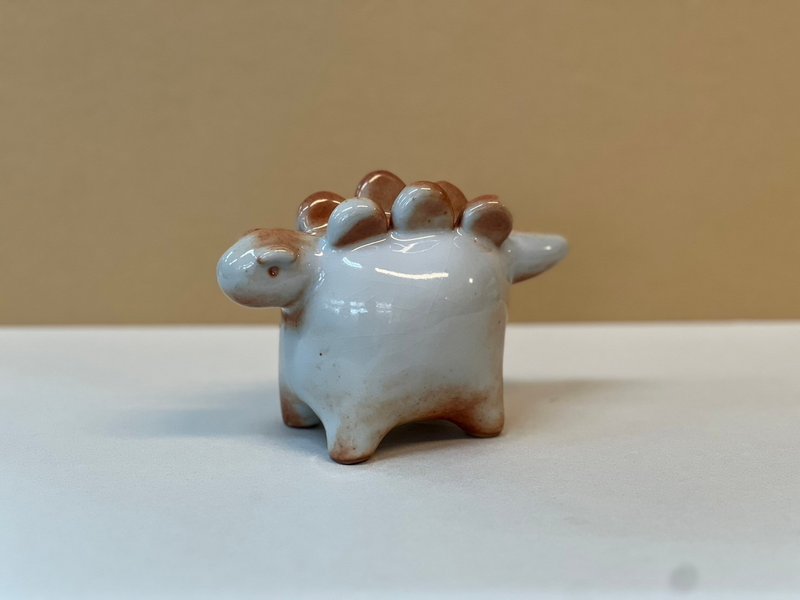 Stegosaurus Pottery Figure - ของวางตกแต่ง - ดินเผา ขาว