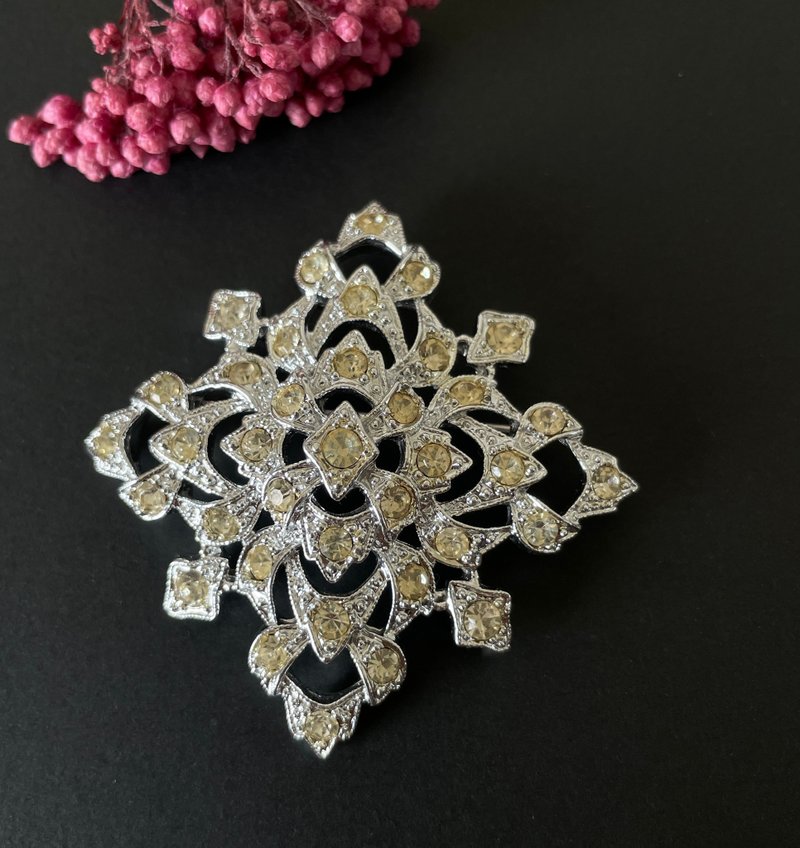 Sarah Cov 1970 silver lace snowflake star rhinestone Stone B1450 - Brooches - Other Metals Silver