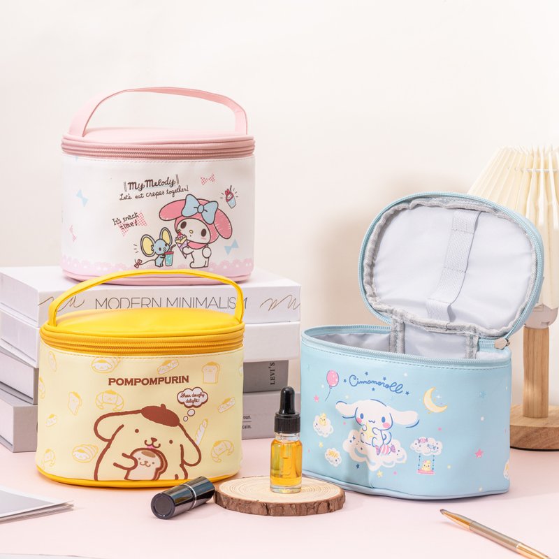 【畢業禮物推薦】三麗鷗 Sanrio 橢圓萬用包 旅行收納包 - 化妝包/收納袋 - 人造皮革 多色