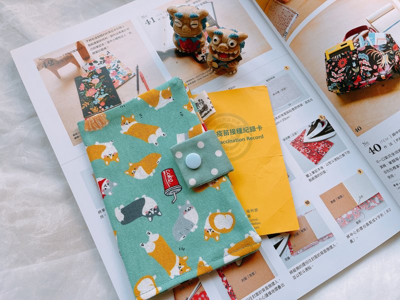 Vaccination Card Holder/Passport Cover/Book Cover/Little Yellow Card Holder-Peppermint Corgi - Book Covers - Cotton & Hemp Green