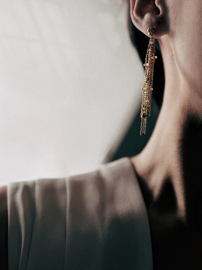 Opal | Imported Opal tassel gold earrings / earrings - ต่างหู - เครื่องประดับ สีทอง